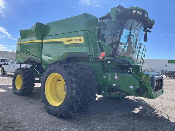 Image of John Deere S7 700 equipment image 3