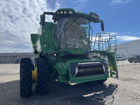 Image of John Deere S7 700 equipment image 2