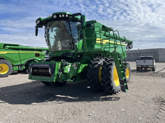 Image of John Deere S7 700 Primary image
