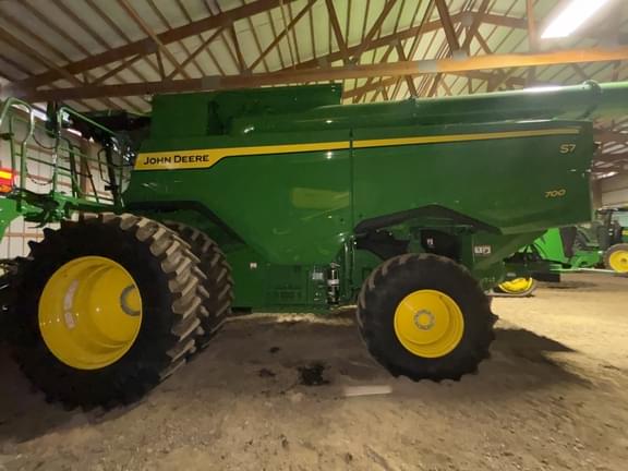 Image of John Deere S7 700 Primary image