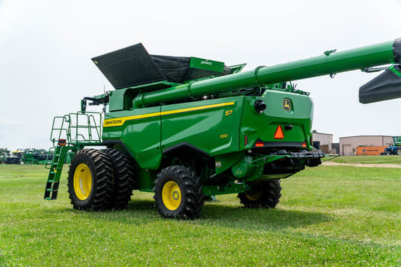 Image of John Deere S7 700 equipment image 2