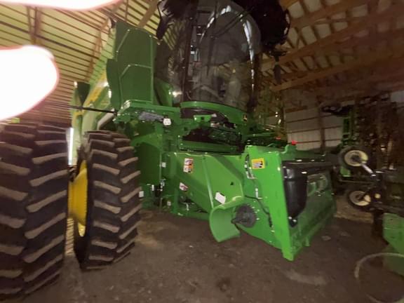 Image of John Deere S7 700 equipment image 2