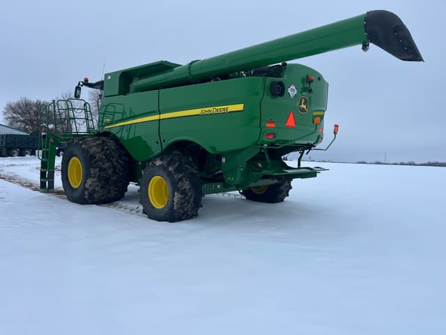 Image of John Deere S760 equipment image 2