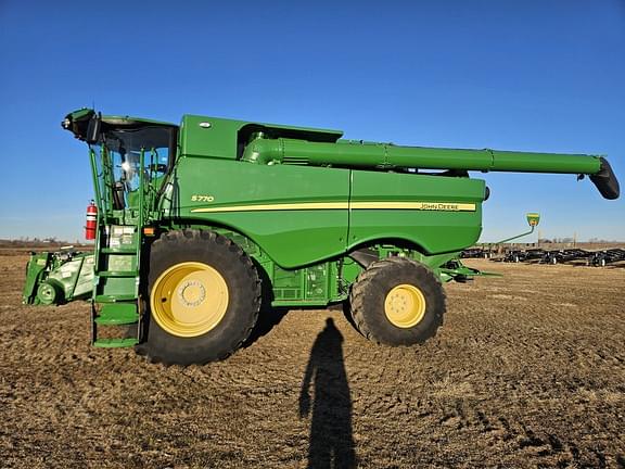 Image of John Deere S770 equipment image 1