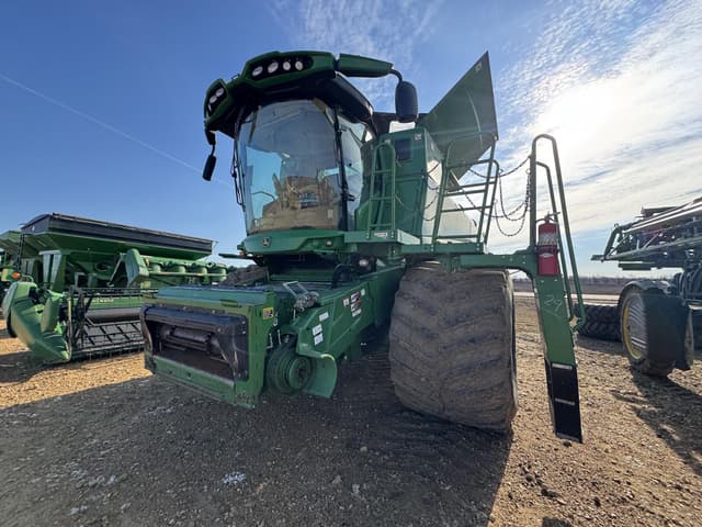 Image of John Deere S770 equipment image 2