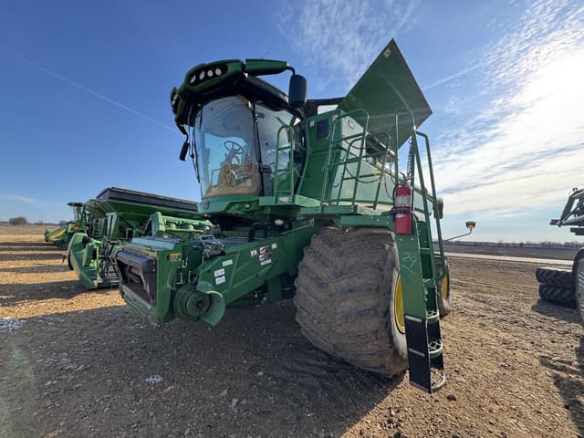 Image of John Deere S770 equipment image 1