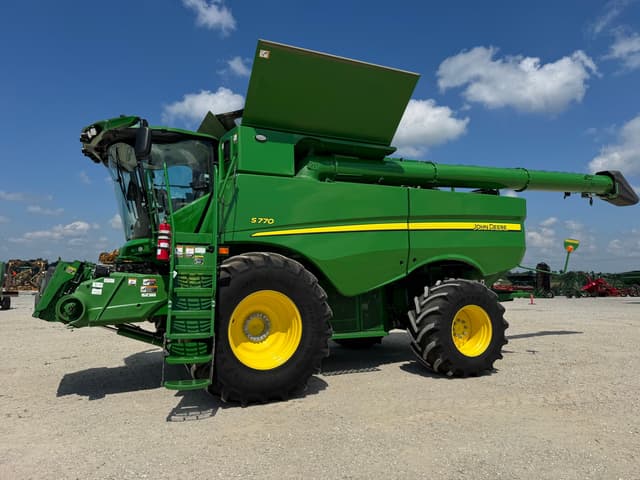 Image of John Deere S770 equipment image 2