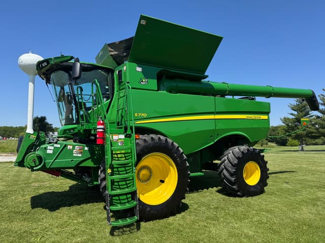 Image of John Deere S770 equipment image 1
