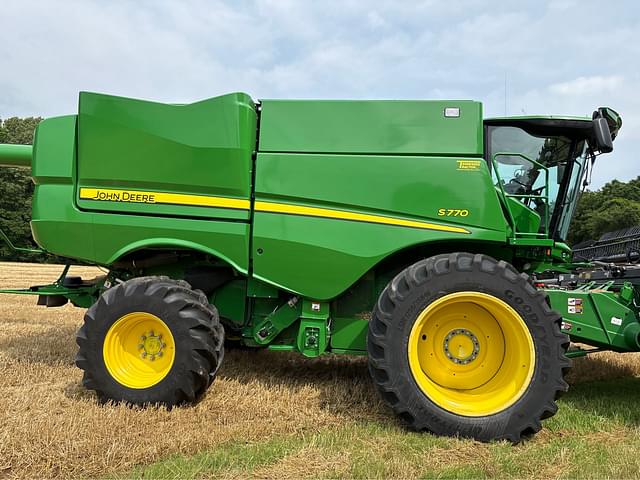 Image of John Deere S770 equipment image 1