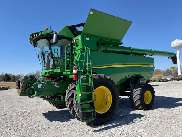 Image of John Deere S780 equipment image 1