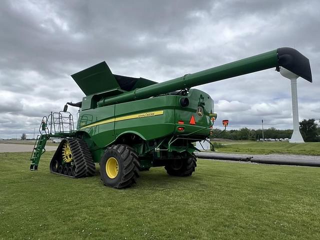Image of John Deere S780 equipment image 4