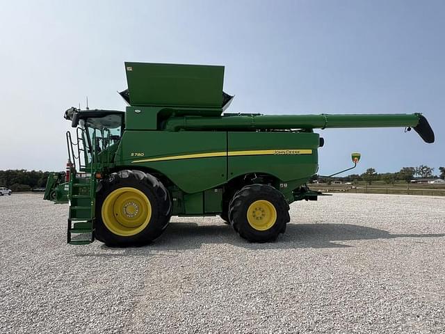 Image of John Deere S780 equipment image 2