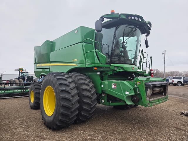 Image of John Deere S780 equipment image 2