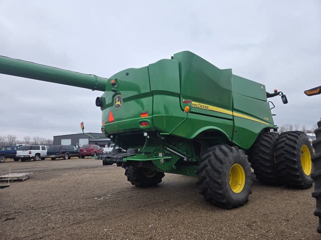 Image of John Deere S780 equipment image 4