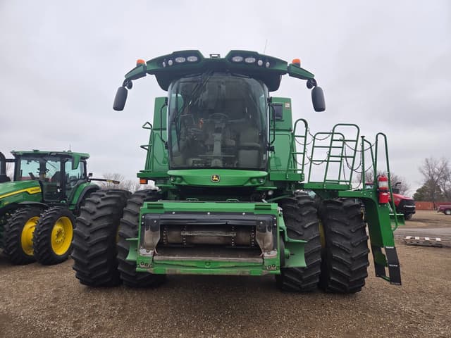Image of John Deere S780 equipment image 1
