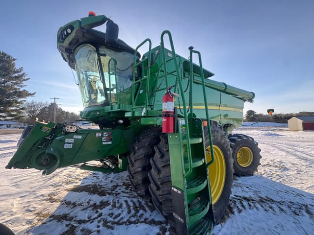 Image of John Deere S780 equipment image 1
