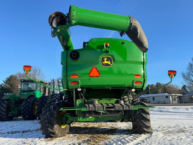 Image of John Deere S780 equipment image 4