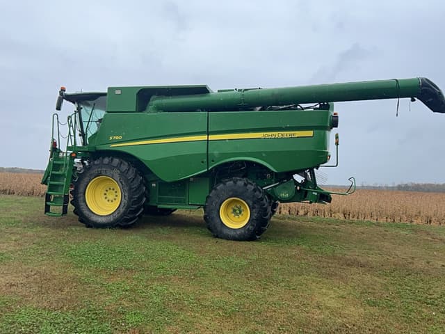 Image of John Deere S780 equipment image 1