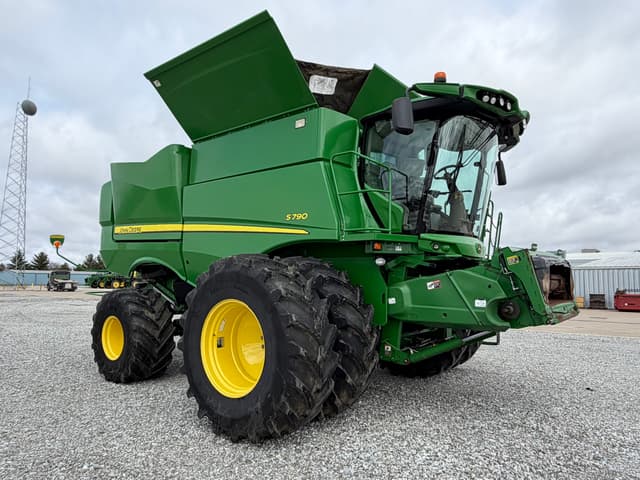 Image of John Deere S790 equipment image 1