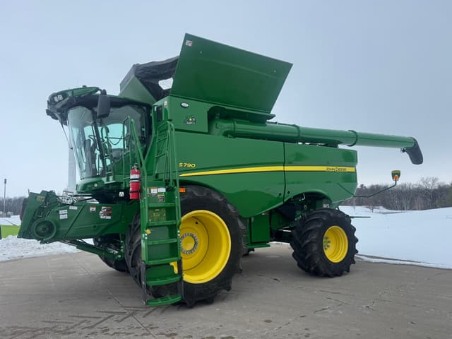 Image of John Deere S790 equipment image 2