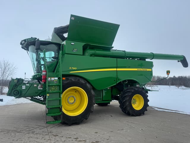 Image of John Deere S790 equipment image 3