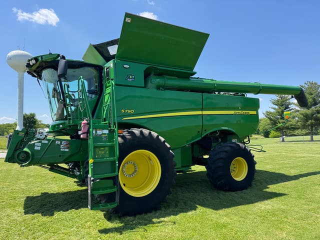 Image of John Deere S790 equipment image 4