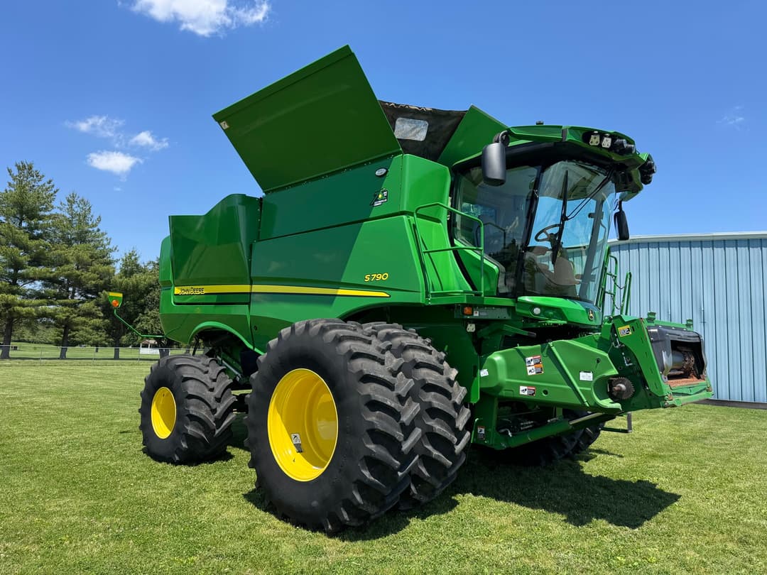 Image of John Deere S790 Primary image