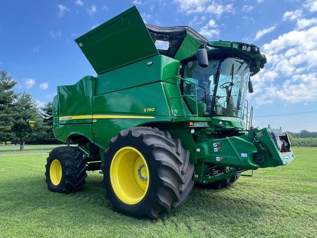 Image of John Deere S790 equipment image 1