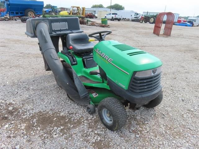 Image of John Deere Sabre equipment image 3