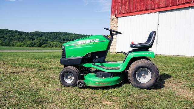 Image of John Deere Sabre equipment image 2
