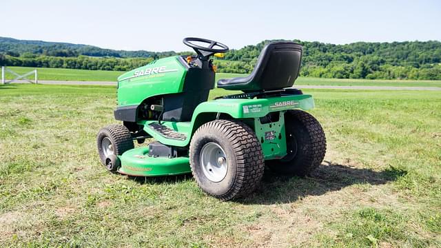 Image of John Deere Sabre equipment image 3