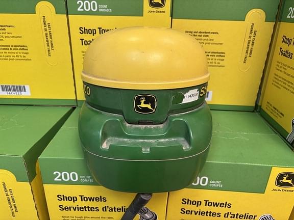 Image of John Deere StarFire 3000 equipment image 2