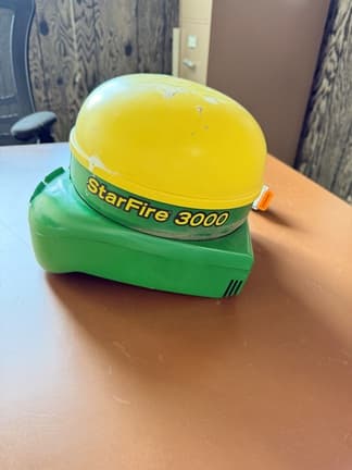 Image of John Deere StarFire 3000 equipment image 2