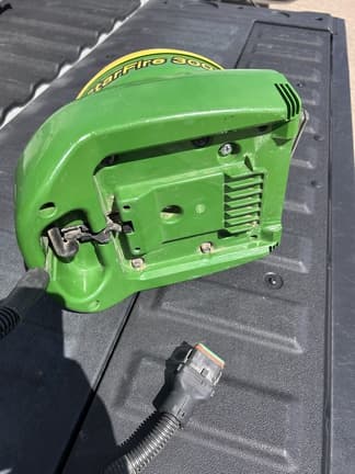 Image of John Deere StarFire 3000 equipment image 4