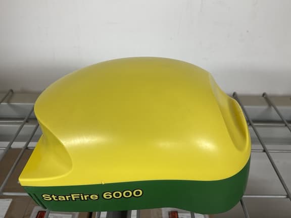 Image of John Deere StarFire 6000 equipment image 2