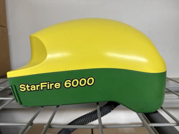Image of John Deere StarFire 6000 equipment image 2