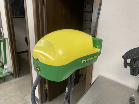 Image of John Deere StarFire 6000 equipment image 2