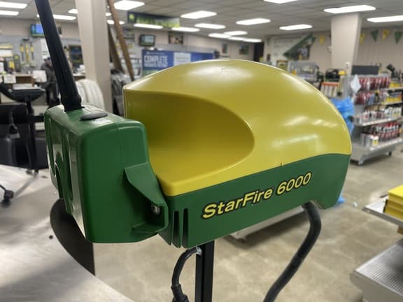 Image of John Deere StarFire 6000 equipment image 1