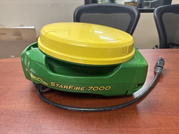 Image of John Deere StarFire 7000 Image 0