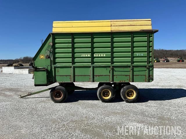 Image of John Deere 714 equipment image 1