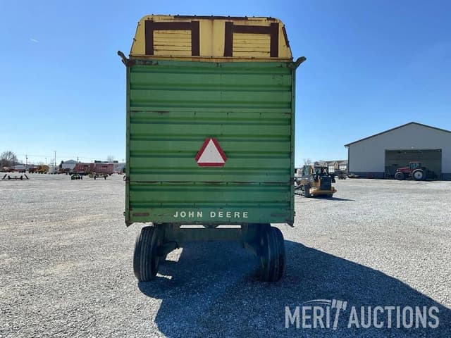 Image of John Deere 714 equipment image 3