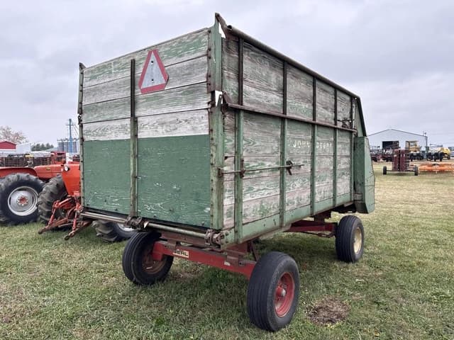 Image of John Deere 112 equipment image 2