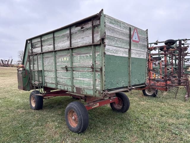 Image of John Deere 112 equipment image 3