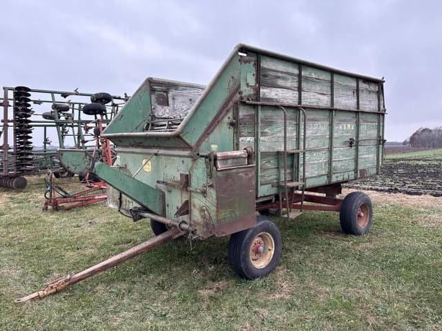 Image of John Deere 112 equipment image 4