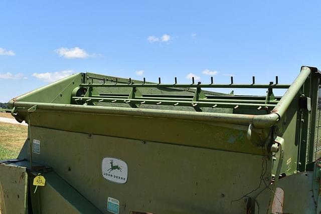 Image of John Deere 122 equipment image 4