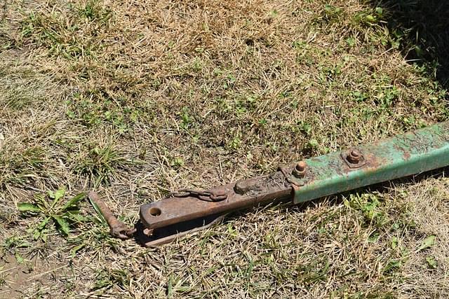 Image of John Deere 122 equipment image 3