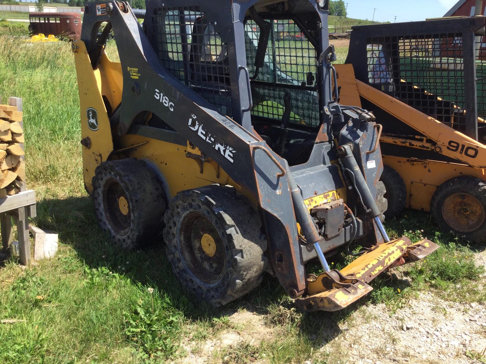 John Deere 318G Equipment Image0