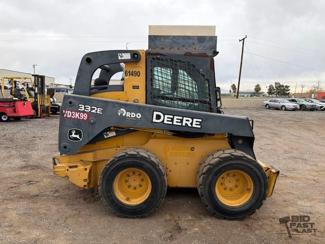 Image of John Deere 332E equipment image 3
