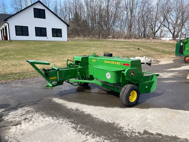 Image of John Deere 328 equipment image 4