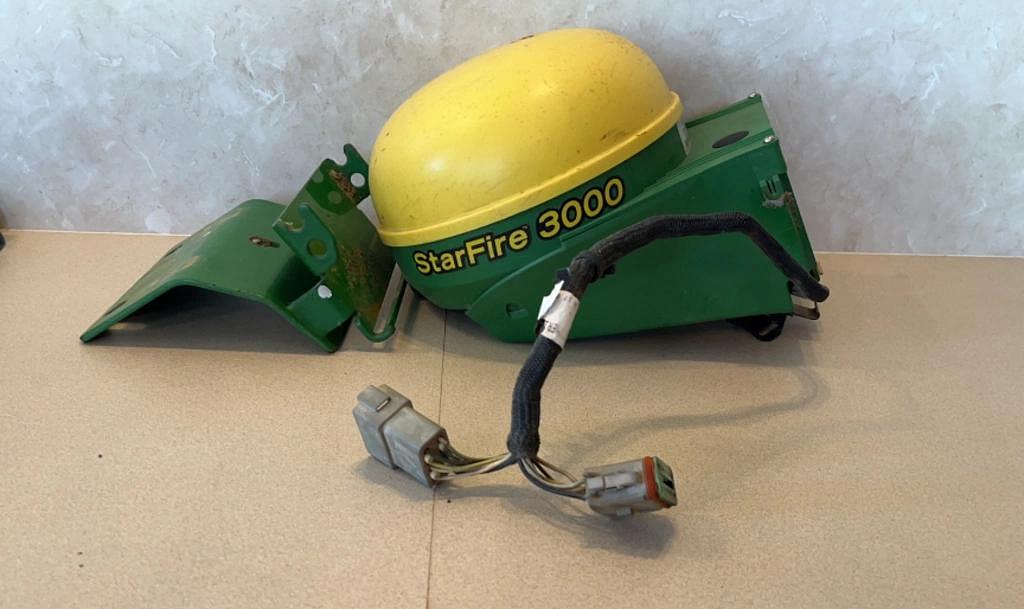 Image of John Deere StarFire 3000 Image 0